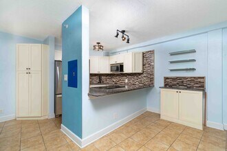 3315 58th Ave S in St. Petersburg, FL - Foto de edificio - Building Photo