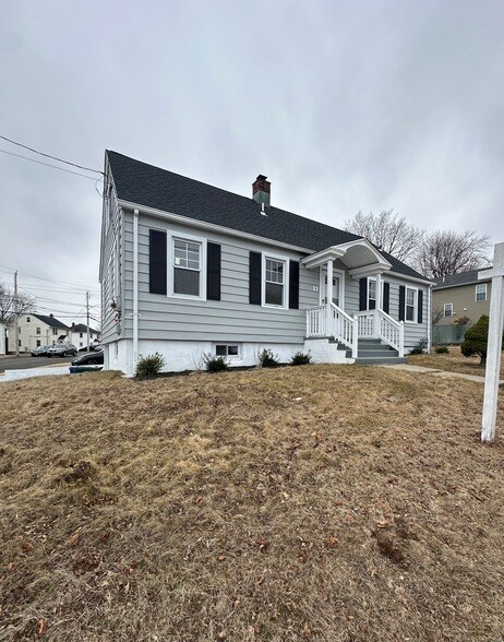 11 Colony St in Stratford, CT - Building Photo