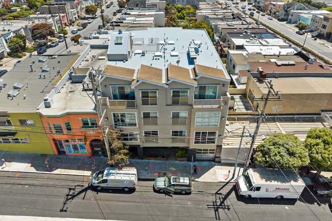 821 Taraval Ave in San Francisco, CA - Foto de edificio - Building Photo