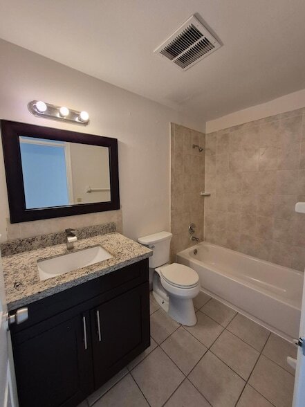 3198 49th Ln S in Lake Worth Beach, FL - Foto de edificio - Building Photo