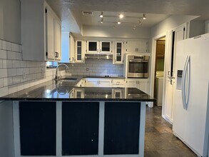 1313 Brookhaven Dr in Edmond, OK - Building Photo - Building Photo