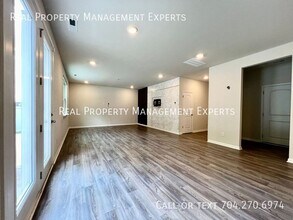 3031 Blf Hl Ln in Charlotte, NC - Foto de edificio - Building Photo