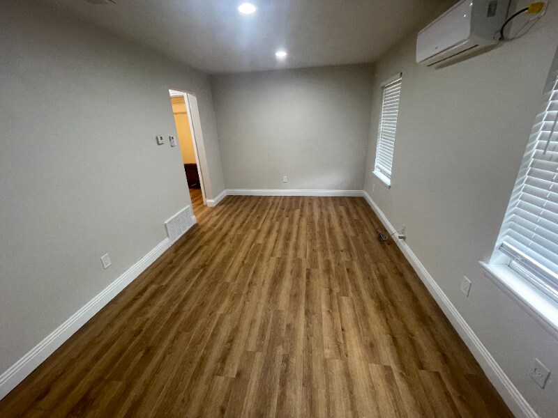 207 W South St in Kaufman, TX - Building Photo