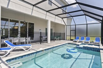 2121 Pine Oak Lp in Davenport, FL - Building Photo - Building Photo