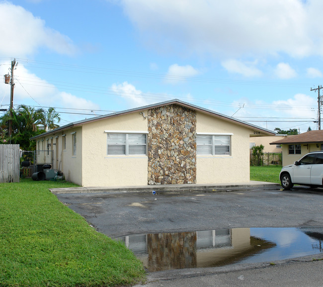 6533-6539 SW 18th St in Miramar, FL - Building Photo - Building Photo