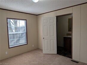 230 Cedar Brook Dr in Elyria, OH - Building Photo - Building Photo