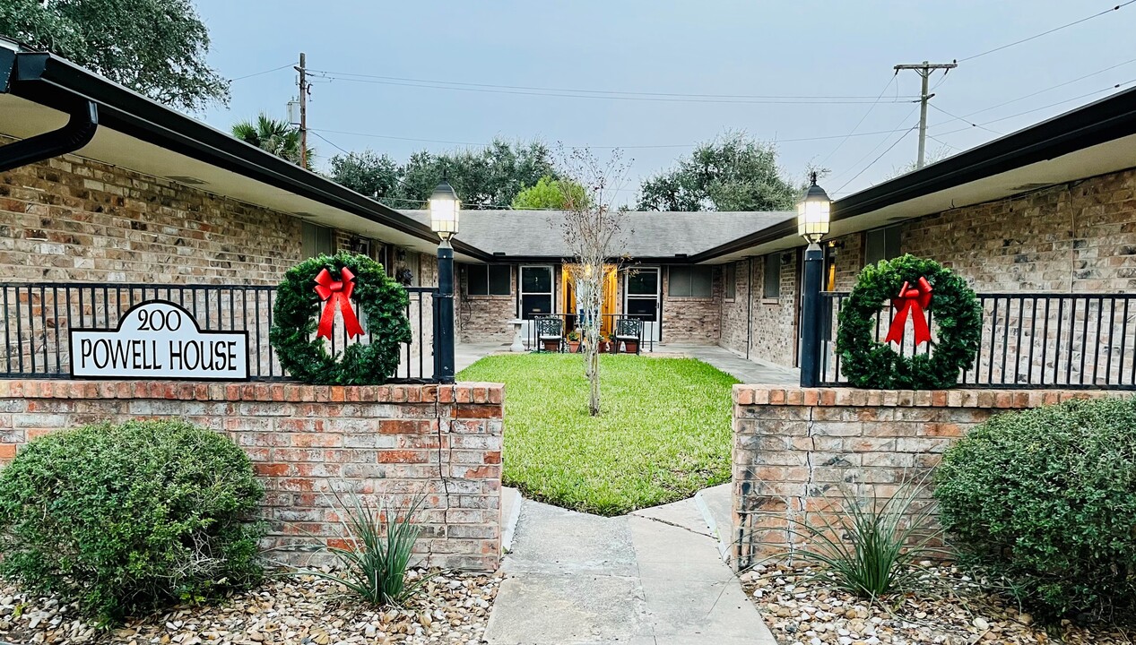 200 E Cleveland St in Beeville, TX - Foto de edificio