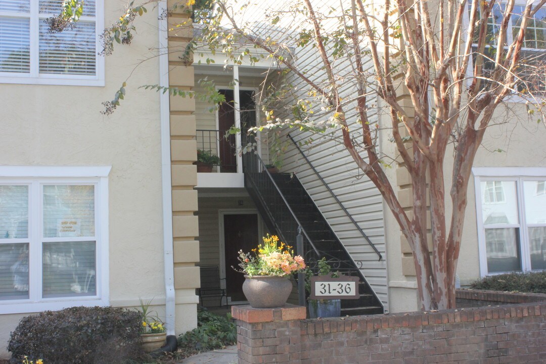 35 Devon Ln, Unit 35 Devon Lane in Avondale Estates, GA - Foto de edificio