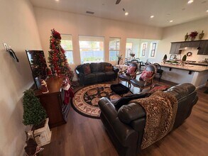 3042 N Hall St in Visalia, CA - Building Photo - Building Photo