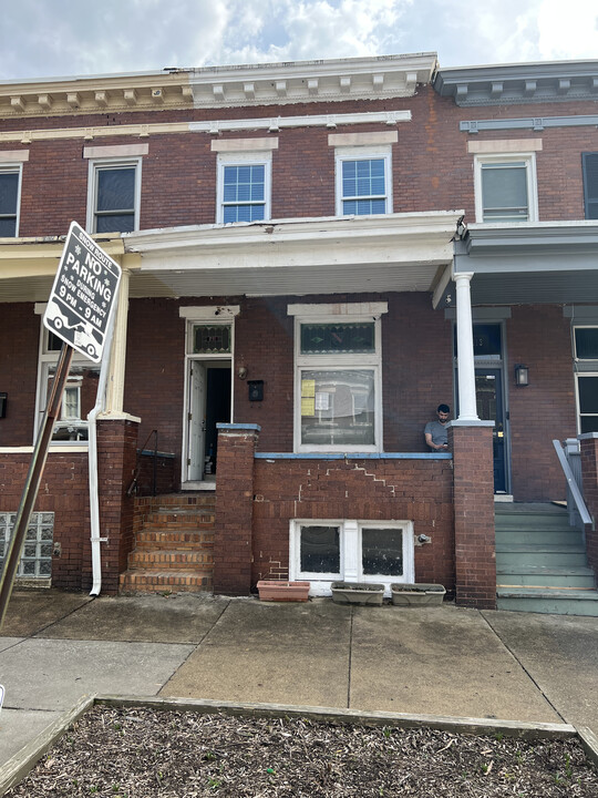 211 W 27th St in Baltimore, MD - Building Photo