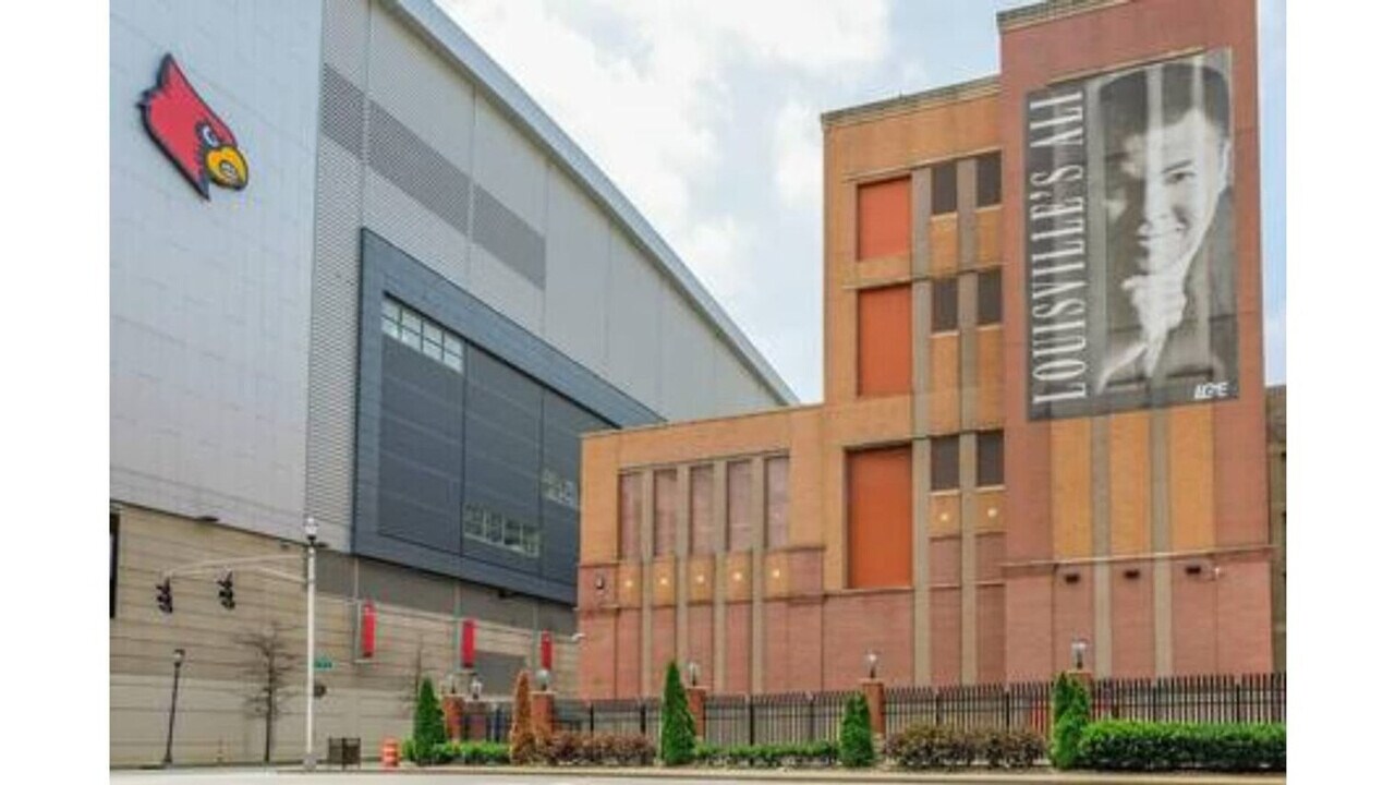 633 E Main St in Louisville, KY - Foto de edificio