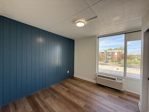 The View on Douglas in Des Moines, IA - Building Photo - Building Photo