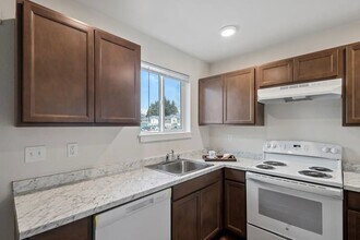 677 Cook Rd, Unit 715-A  PENDING in Sedro Woolley, WA - Foto de edificio - Building Photo