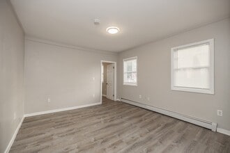 61 Ellsworth St in Brockton, MA - Building Photo - Building Photo