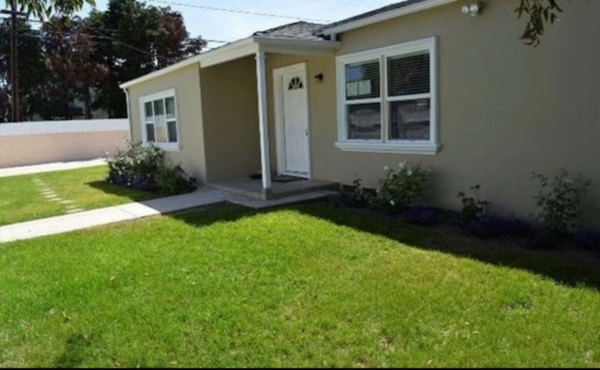 11298 Tavener Ave in Culver City, CA - Building Photo