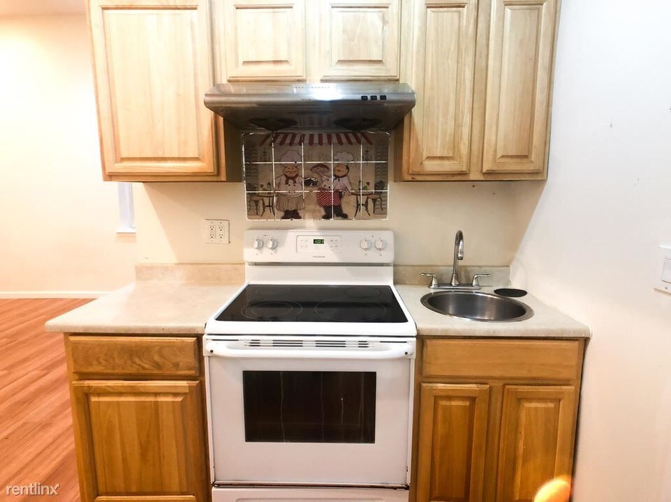 2031 W Ontario St-Unit -Unit 1R in Philadelphia, PA - Building Photo