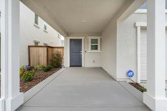 425 Red Spur Ct in Roseville, CA - Building Photo - Building Photo