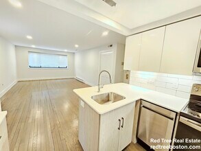 320 Hammond Pond Pkwy in Brookline, MA - Building Photo - Building Photo