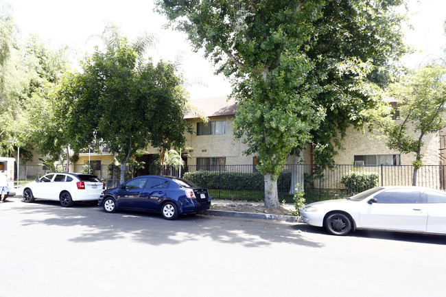 Memory Park Apartments in North Hills, CA - Building Photo - Building Photo