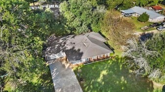 308 SW Johnson St in De Kalb, TX - Building Photo