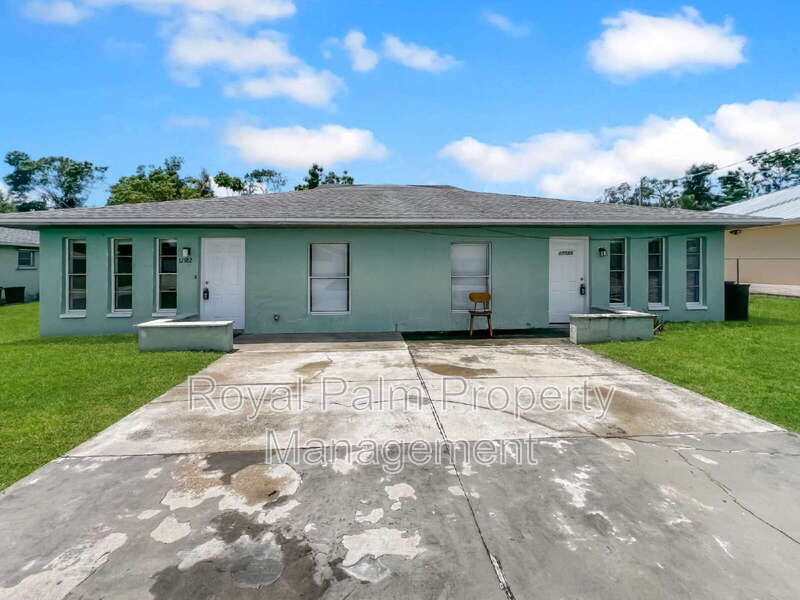 17582 Cypress Point Rd in Ft. Myers, FL - Building Photo