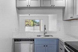 6075 N Sabal Palm Blvd in Tamarac, FL - Building Photo - Building Photo