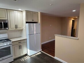 12 Sagamore Hills Dr, Unit 12 in Port Jefferson Station, NY - Building Photo - Building Photo