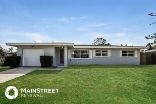 1317 Chesterfield Dr in Clearwater, FL - Building Photo