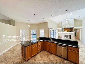 708 Samantha Dr in Palm Harbor, FL - Building Photo - Building Photo