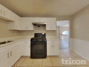 2218 Alyssa Ct in Lithia Springs, GA - Foto de edificio - Building Photo