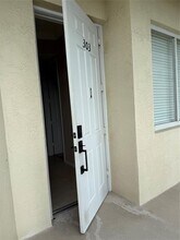 3500 Oaks Clubhouse Dr in Pompano Beach, FL - Foto de edificio - Building Photo