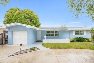 7811 NW 10th St in Pembroke Pines, FL - Building Photo