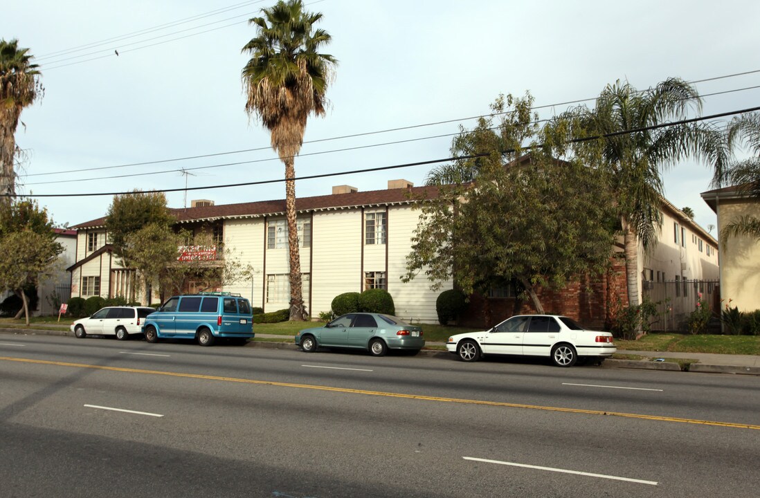 Saticoy in Winnetka, CA - Building Photo