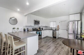 3230 Lewis Ave in Signal Hill, CA - Foto de edificio - Building Photo