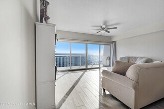 1825 Riverside Dr in Titusville, FL - Foto de edificio - Building Photo