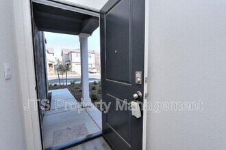 2104 Shady Tree Cir in Roseville, CA - Building Photo - Building Photo