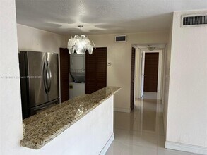 7230 NW 179th St in Hialeah, FL - Building Photo - Building Photo