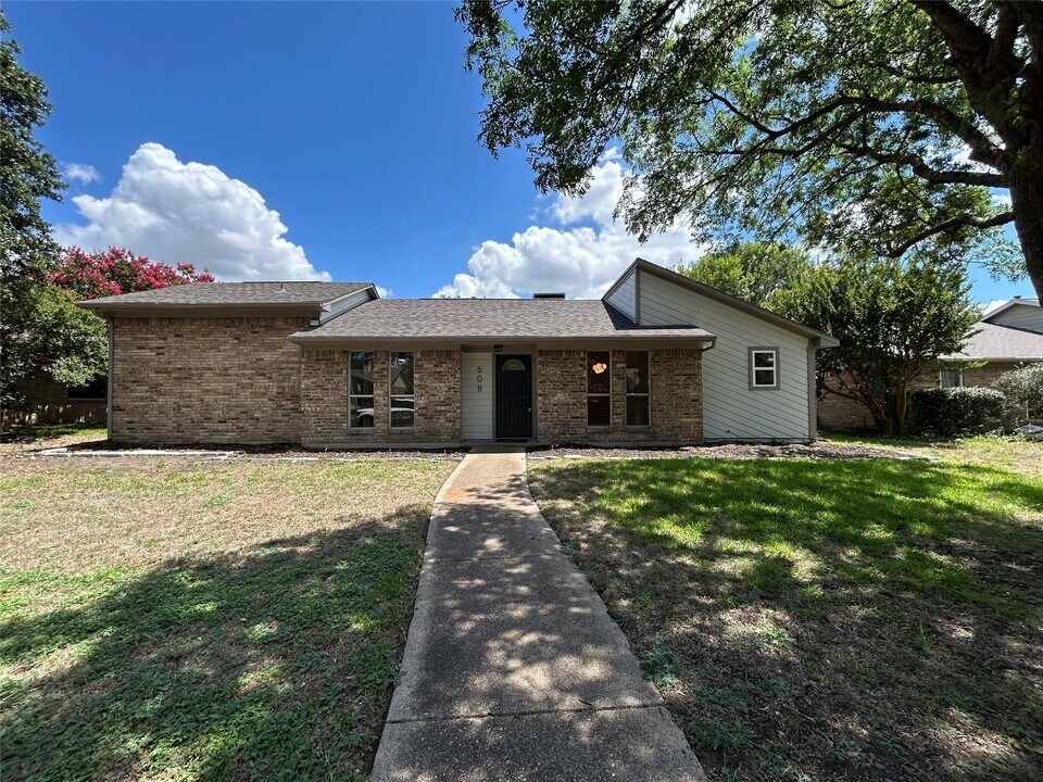 608 High Meadow Dr in Allen, TX - Building Photo