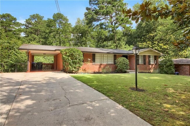 property at 2420 Rhineland Ct NE