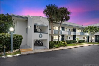 175 SE Saint Lucie Blvd, Unit Pier Point #A106 in Stuart, FL - Building Photo - Building Photo