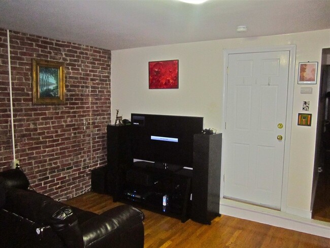 7 Symphony Rd, Unit 2