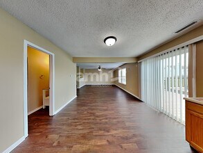 6303 Abaca Way in Indianapolis, IN - Foto de edificio - Building Photo