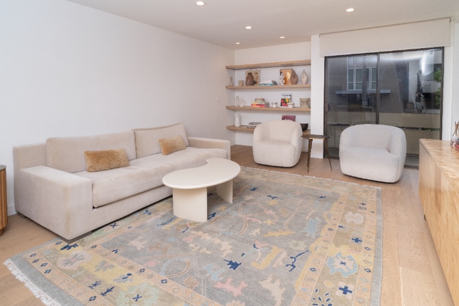 750 Kings Rd in Los Angeles, CA - Building Photo - Building Photo