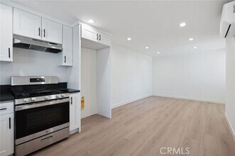 13355 Erwin St in Los Angeles, CA - Building Photo - Building Photo