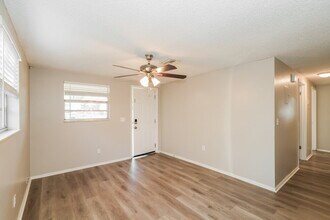 2014 E Humphrey St in Tampa, FL - Building Photo - Building Photo