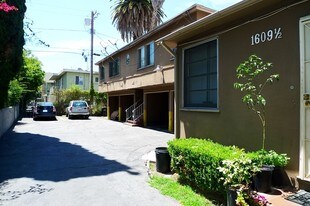 1607-1609 1/2 S Gramercy Pl in Los Angeles, CA - Building Photo