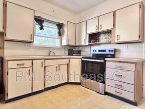 261 Boswell Ave in Norwich, CT - Building Photo - Building Photo