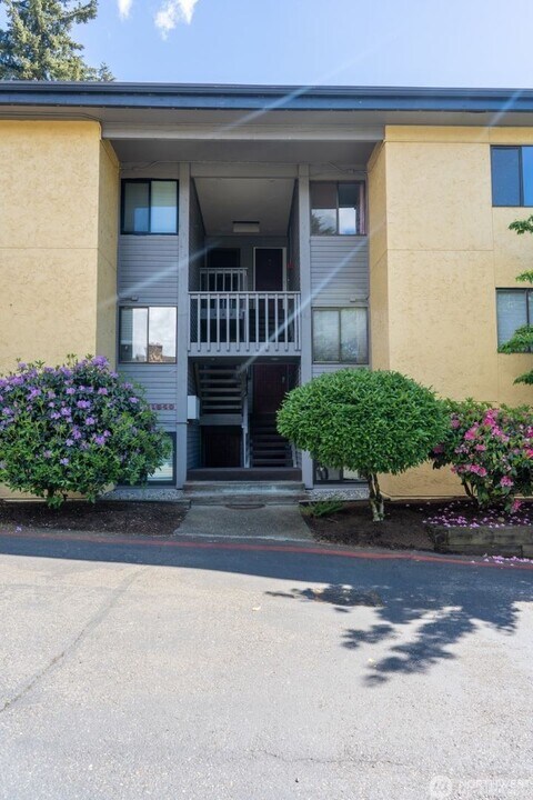 11640 100th Ave NE in Kirkland, WA - Building Photo