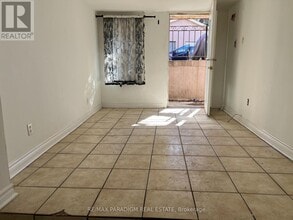 869 Broadview Ave in Toronto, ON - Building Photo - Building Photo