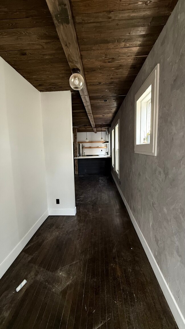 2872 S Delaware Ave, Unit 2872 S Delaware in Milwaukee, WI - Building Photo - Building Photo